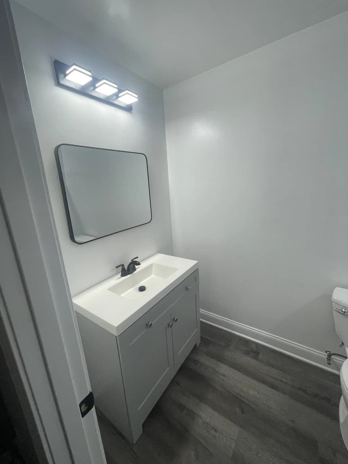 Clean, modern Aurora bathroom after the Navarro remodel